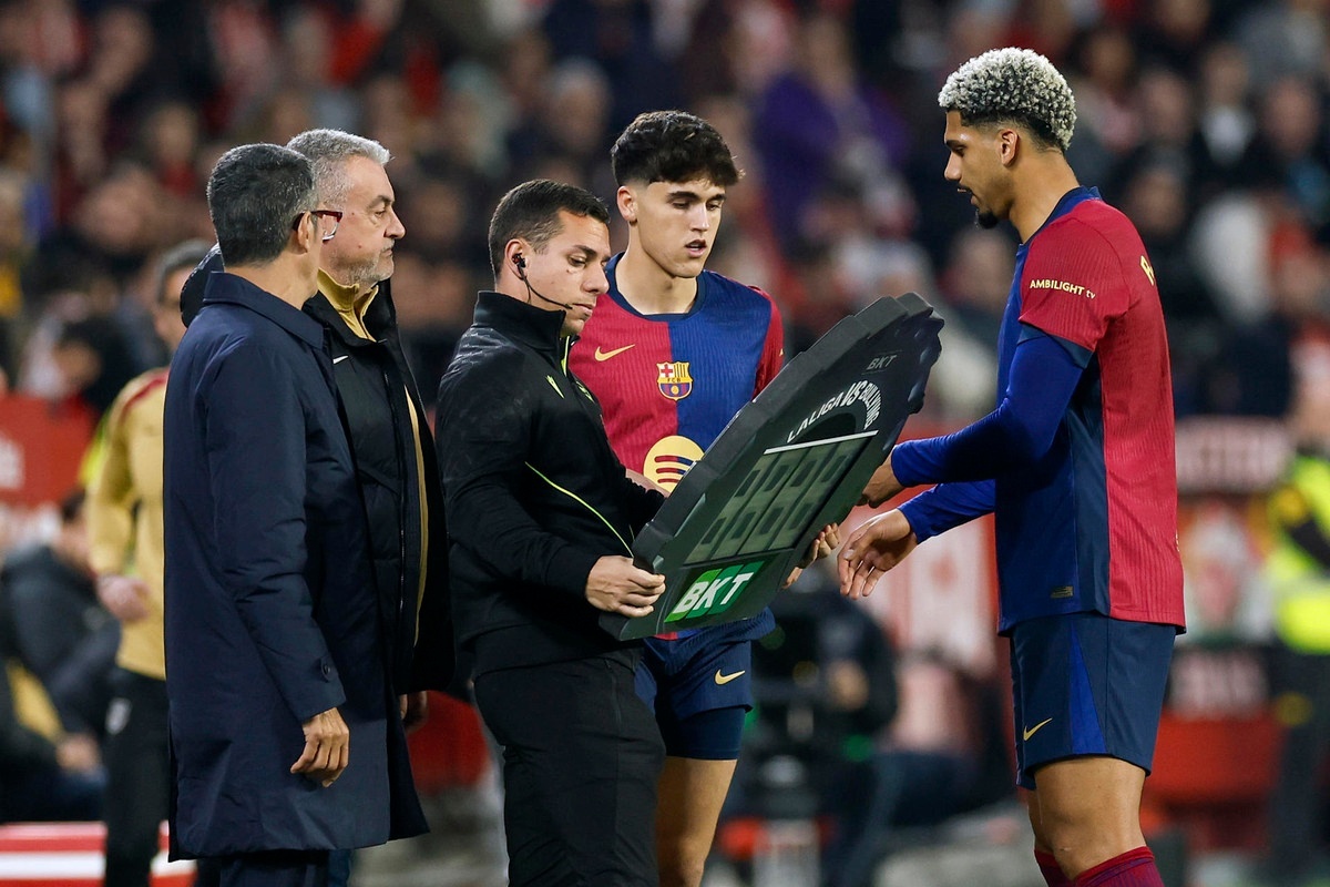 Barcelona rule out Araujo's possible ankle injury