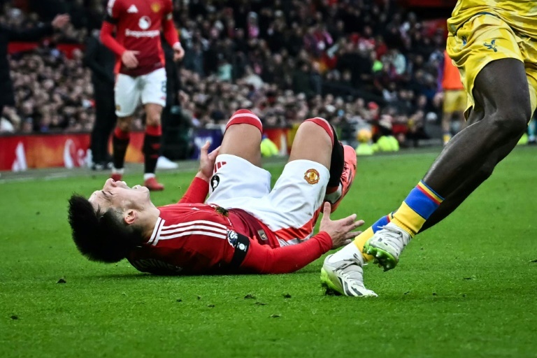 Man Utd defender Lisandro Martinez completes surgery after ACL injury