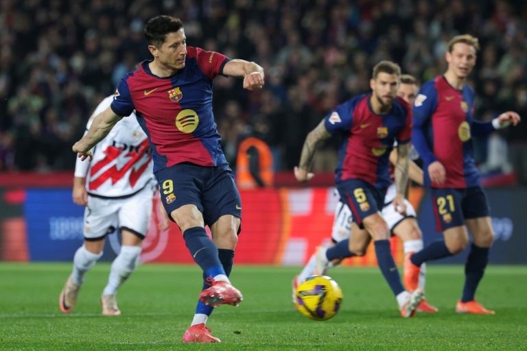 Lewandowski lifts Barcelona past Rayo and into Liga lead