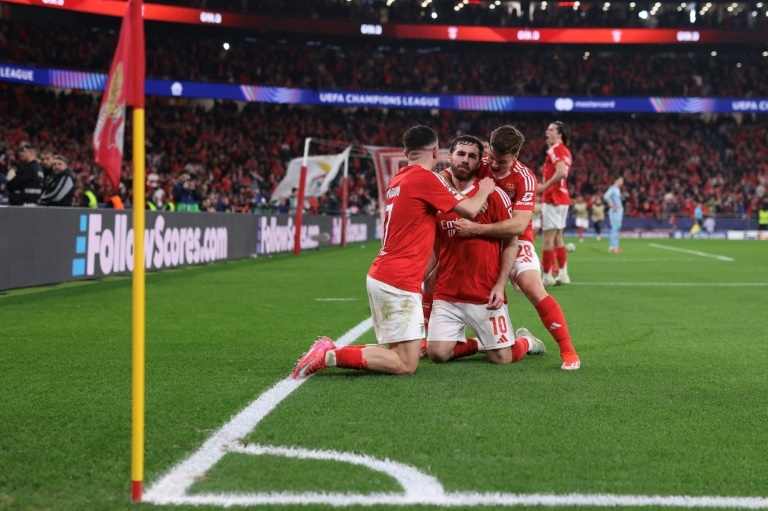 Benfica hold off Monaco to reach Champions League last 16