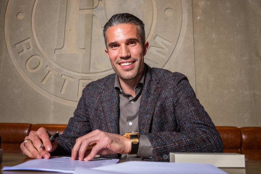 Feyenoord to appoint Robin van Persie as head coach