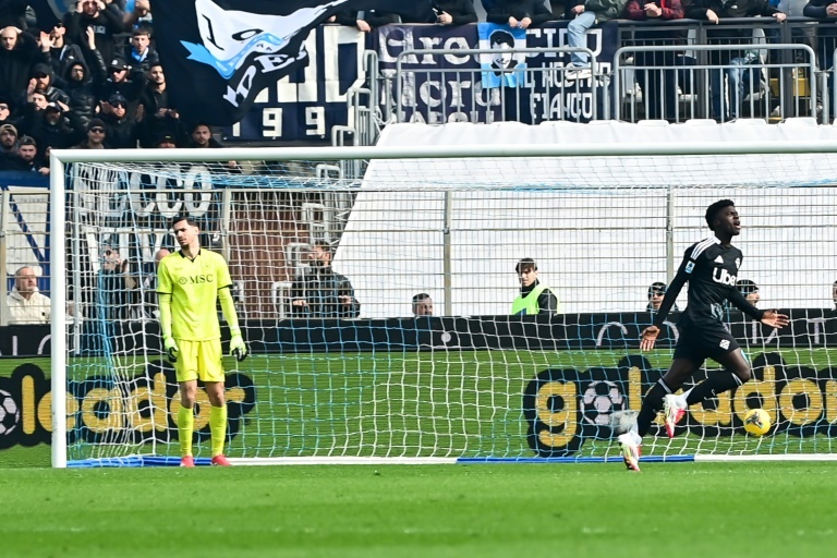 Napoli lose Serie A lead to Inter with Como defeat