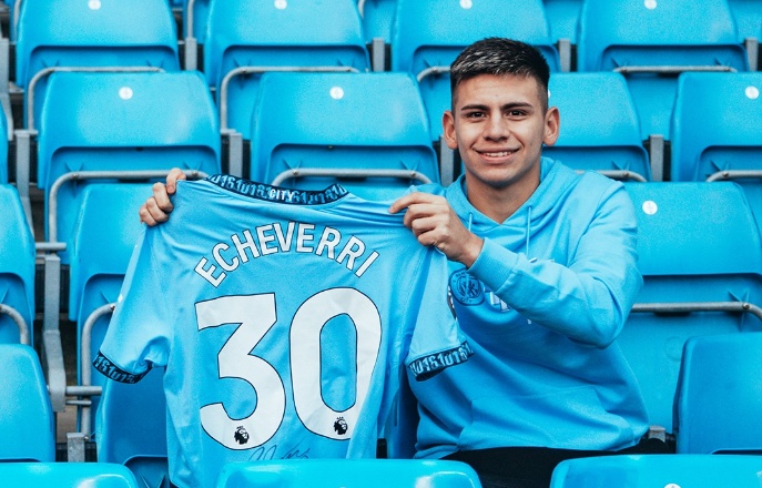 Argentine prodigy Echeverri joins Man City team