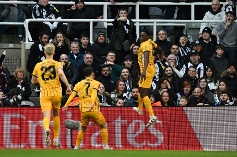 Welbeck sinks Newcastle as Brighton reach FA Cup quarters