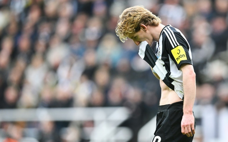 Newcastle consider appeal against Gordon red card