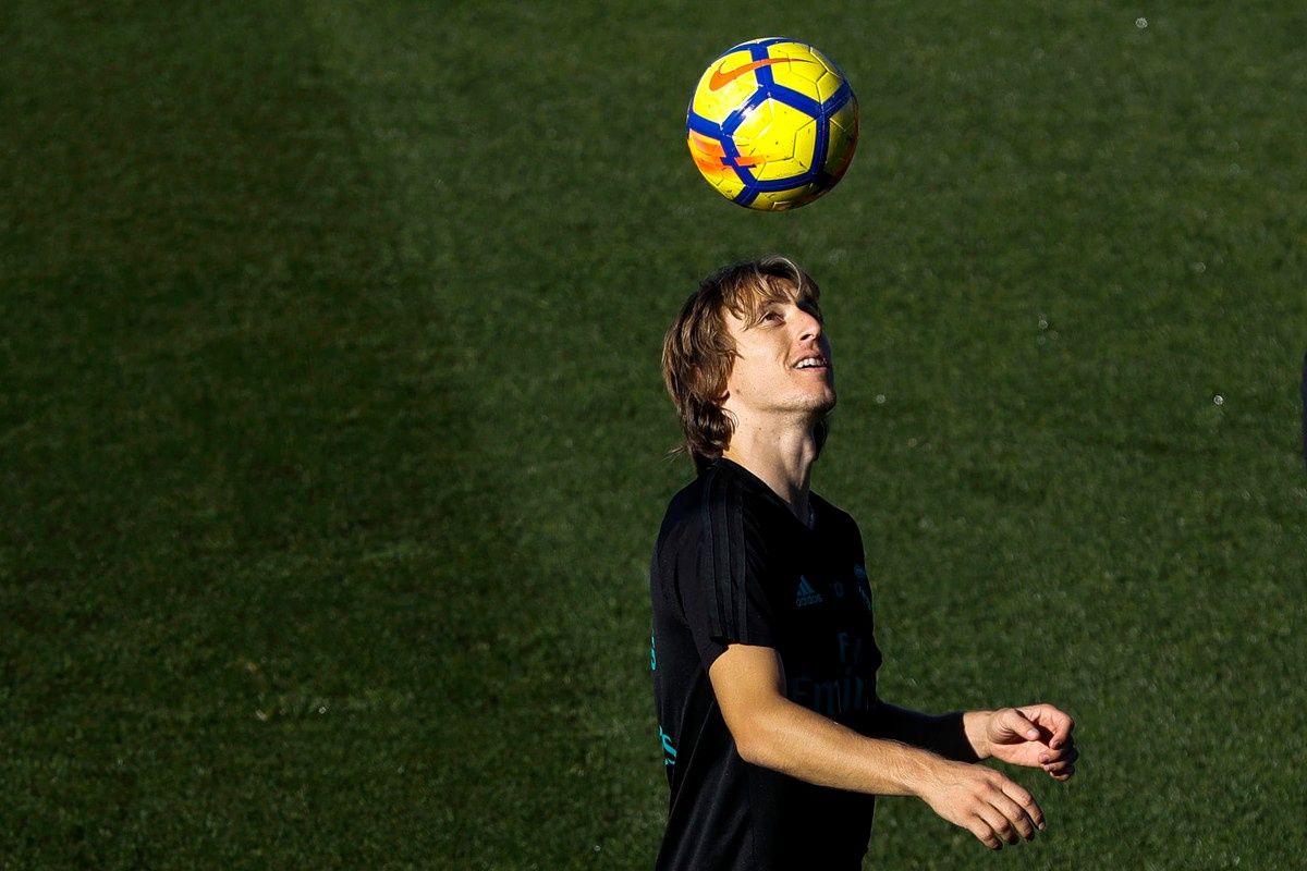 Modric eager to extend Real Madrid stay until 2026