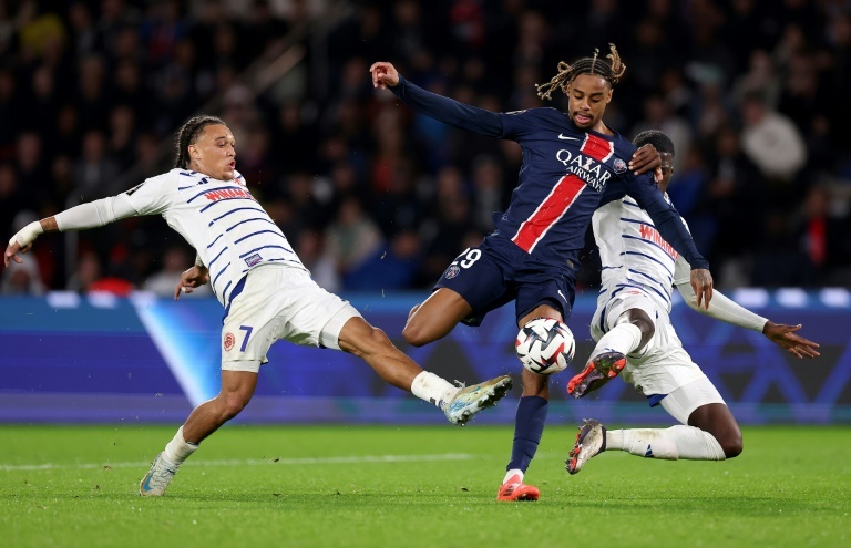 PSG minds on Arsenal second leg as French clubs scrap for Champions League places