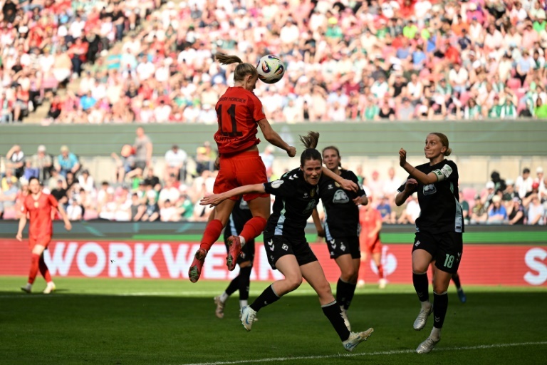 Schueller hat-trick sends Bayern women to first double