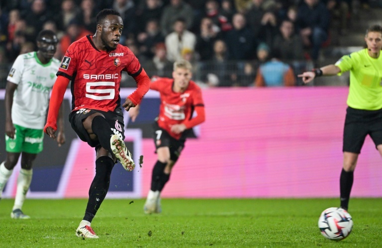 OFFICIAL: Forest sign French forward Kalimuendo