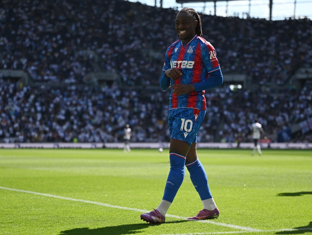 Tottenham and Crystal Palace chairmen in talks over Eze
