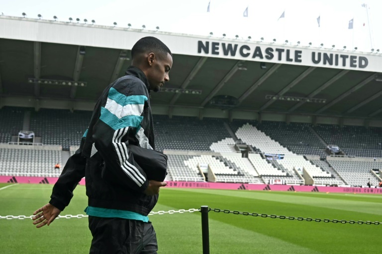 Isak signals Newcastle exit over 'broken promises'