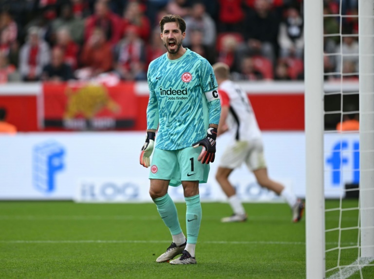 OFFICIAL: Paris FC sign Germany goalkeeper Trapp